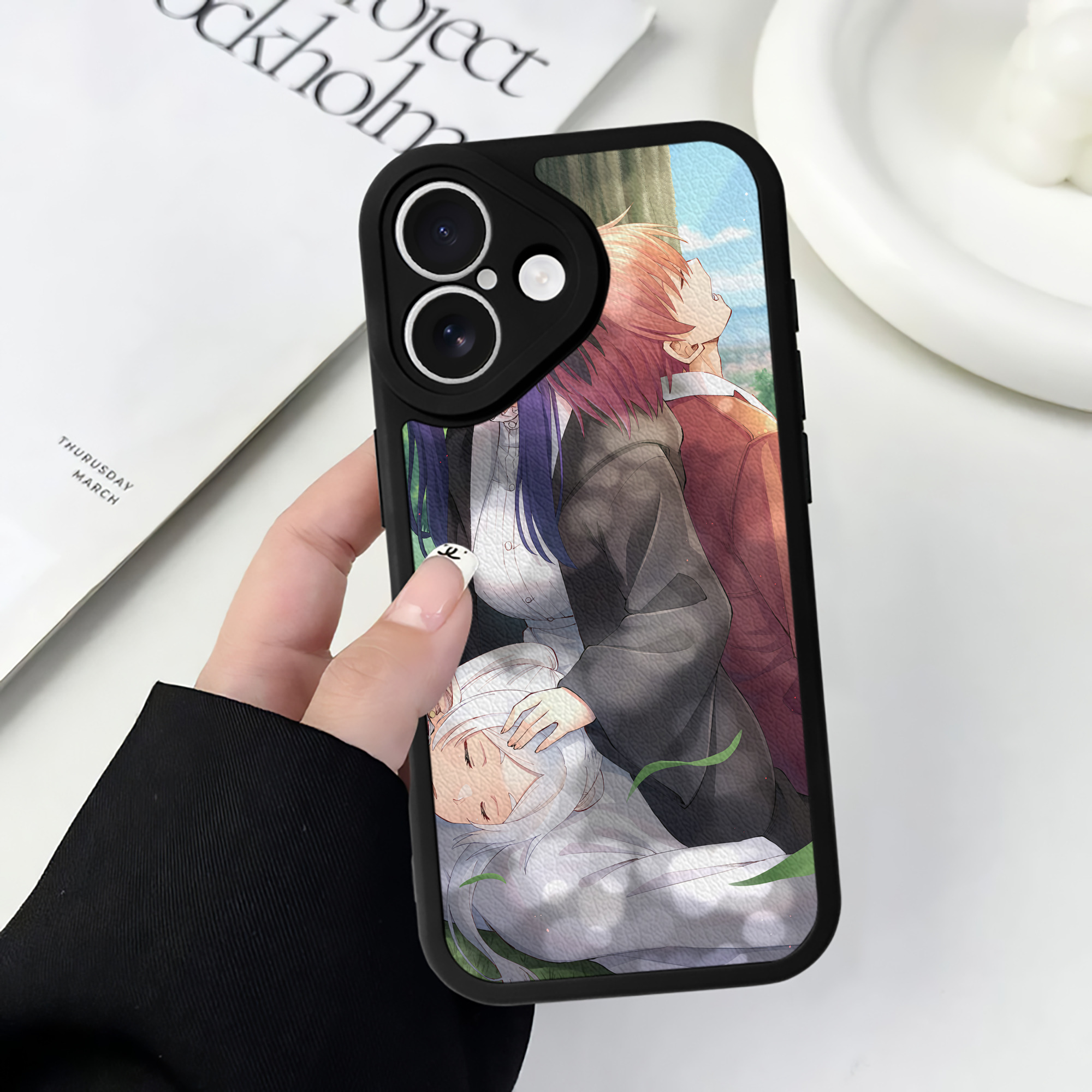 （画像用） 葬送のフリーレン Frieren 【iPhone 16シリーズ対応】シリコンスマホケース（レザー調） 材質：シリコン